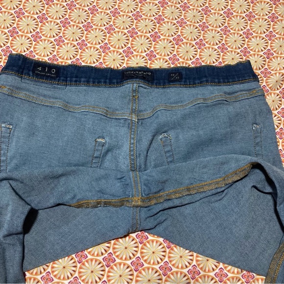Lucky Brand 410 Athletic Straight Fit in Caprea | Size 34/31 | Some Flaws - Picture 7 of 16